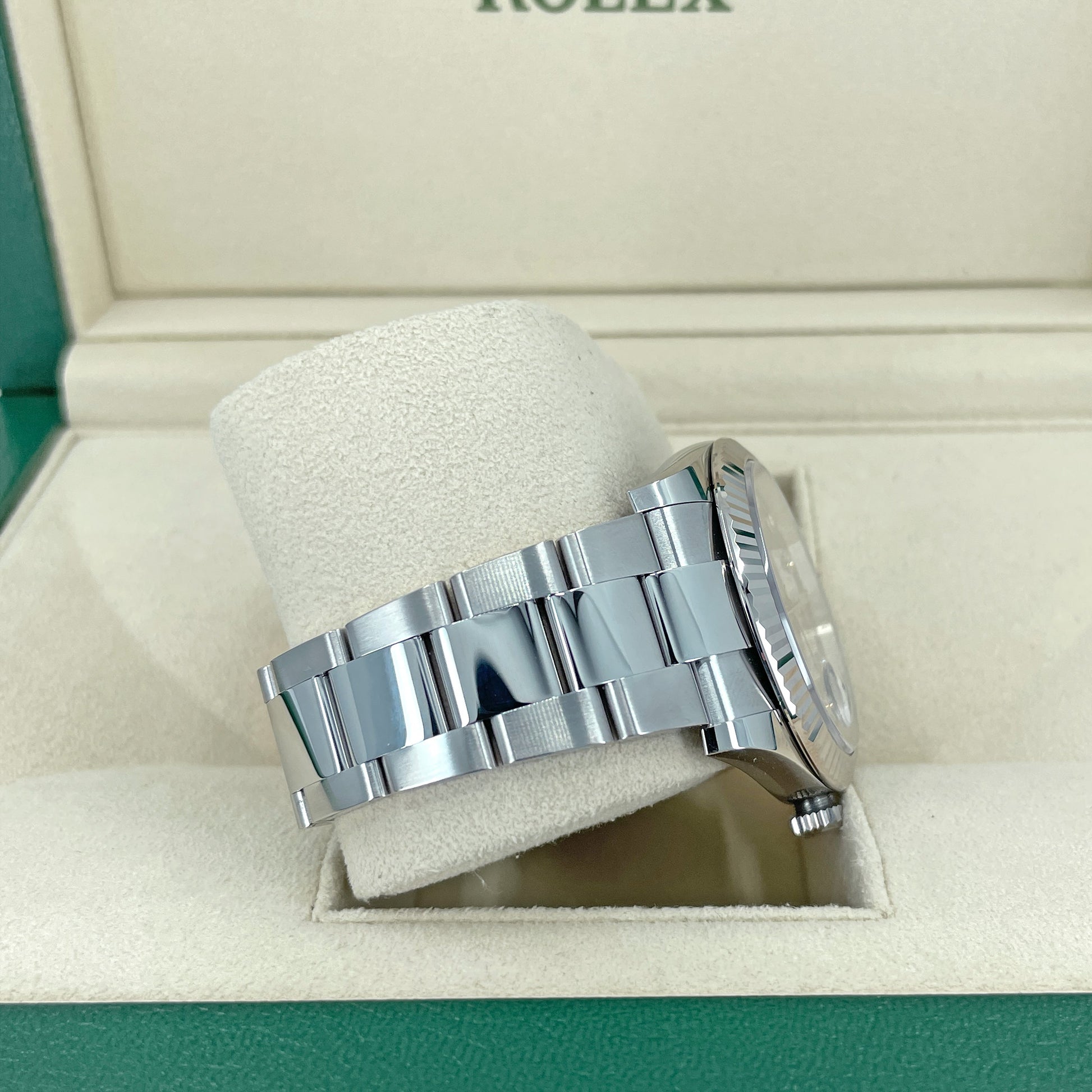 , Datejust 41, Oystersteel and 18K White Gold, Bright Blue with Diamonds Dial, Oyster 126334-0015